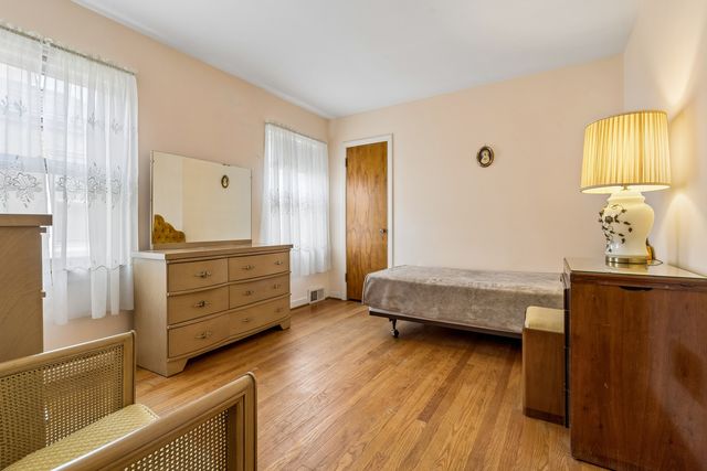 5618 N Kenneth Avenue, Chicago, IL 60646