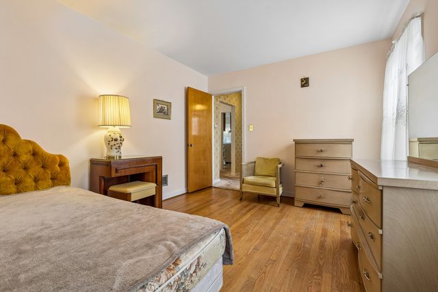 5618 N Kenneth Avenue, Chicago, IL 60646