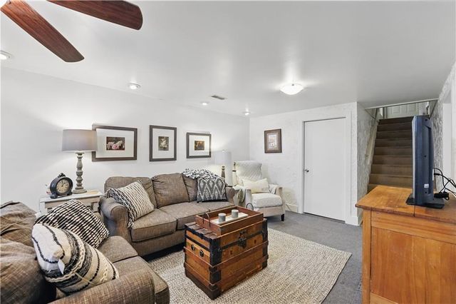 2916 S Northern Boulevard, Independence, MO 64052