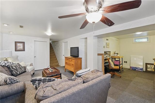 2916 S Northern Boulevard, Independence, MO 64052