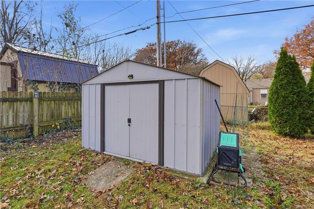 2916 S Northern Boulevard, Independence, MO 64052