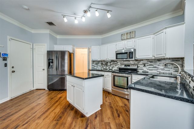 804 Santa fe Trail, Irving, TX 75063