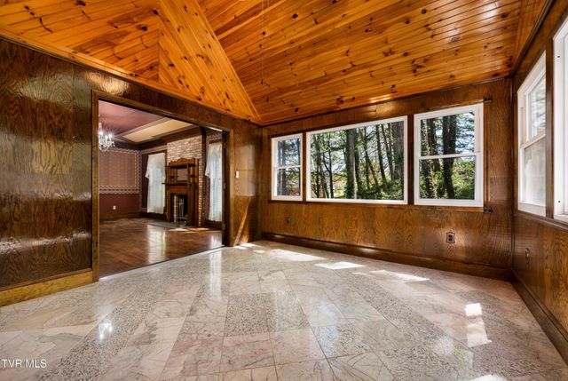 101 Knobb Hill Road, Johnson City, TN 37601