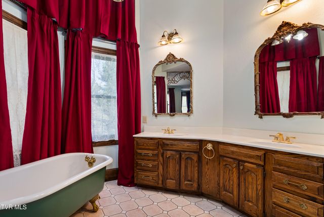 101 Knobb Hill Road, Johnson City, TN 37601