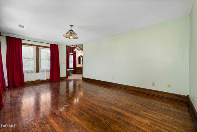 101 Knobb Hill Road, Johnson City, TN 37601