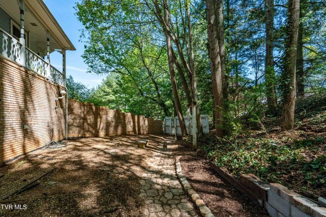 101 Knobb Hill Road, Johnson City, TN 37601