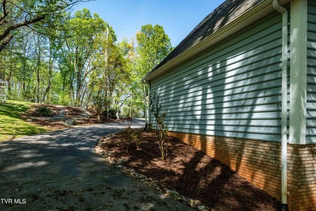 101 Knobb Hill Road, Johnson City, TN 37601