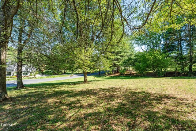 101 Knobb Hill Road, Johnson City, TN 37601