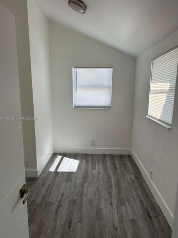 1033 NW 3rd Ave 2, Fort Lauderdale, FL 33311