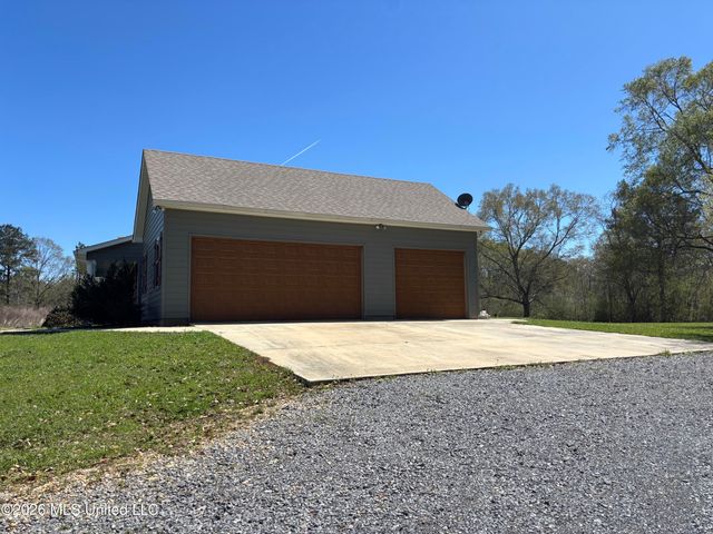 195 Pinecrest Drive, Poplarville, MS 39470