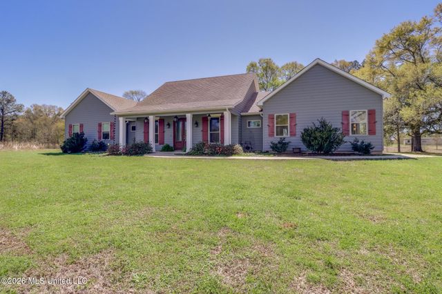 195 Pinecrest Drive, Poplarville, MS 39470