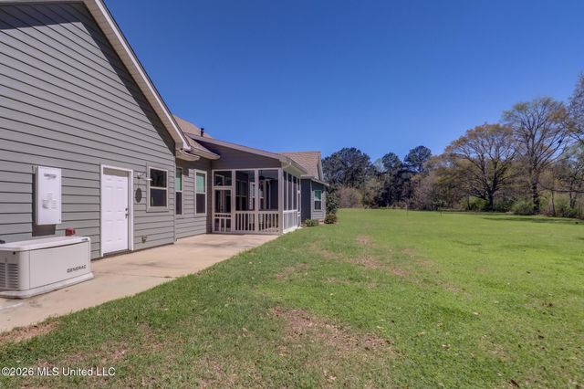 195 Pinecrest Drive, Poplarville, MS 39470