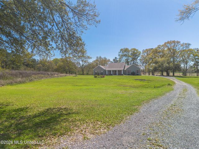 195 Pinecrest Drive, Poplarville, MS 39470