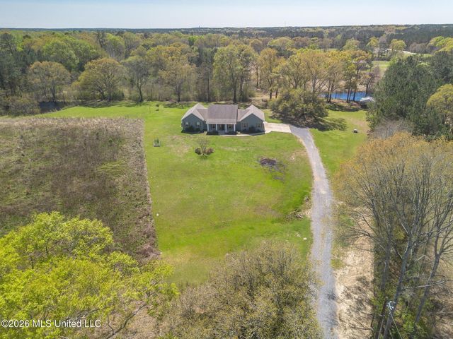 195 Pinecrest Drive, Poplarville, MS 39470