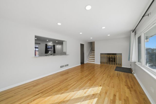 7635 S Oconto Avenue, Bridgeview, IL 60455