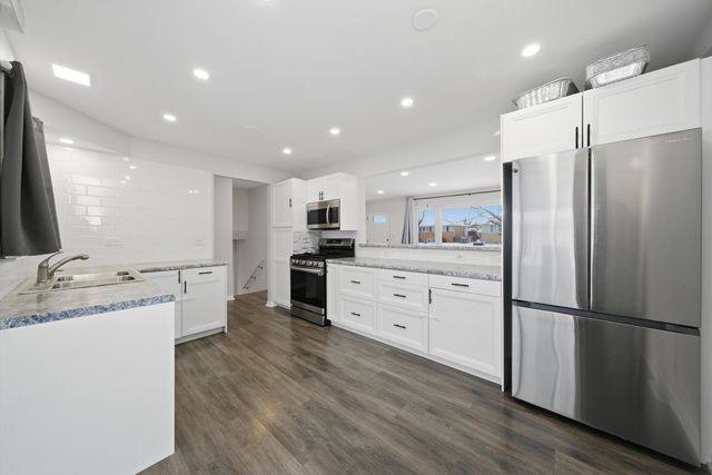 7635 S Oconto Avenue, Bridgeview, IL 60455