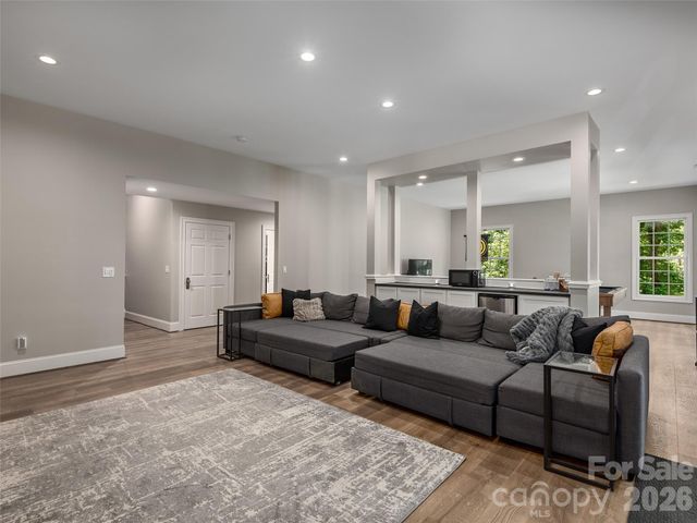 1910 Bearberry Lane, Asheville, NC 28803