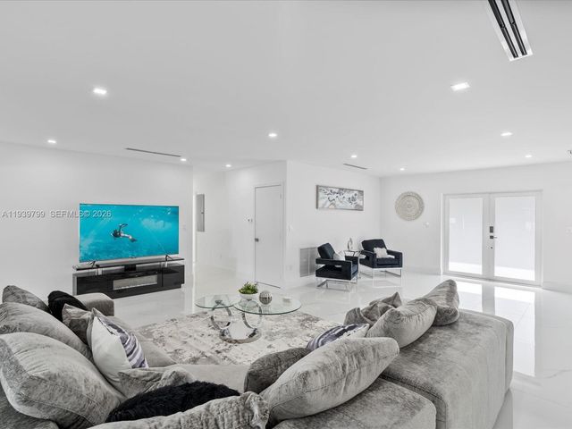 4901 Grant St, Hollywood, FL 33021