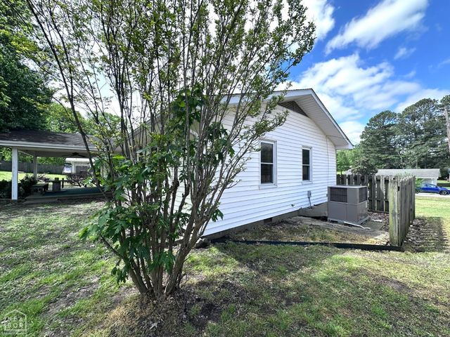 865 N 2nd Avenue, Piggott, AR 72454