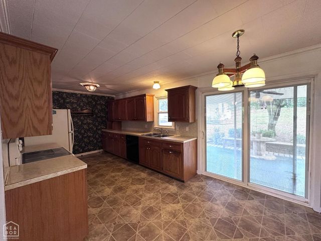 865 N 2nd Avenue, Piggott, AR 72454