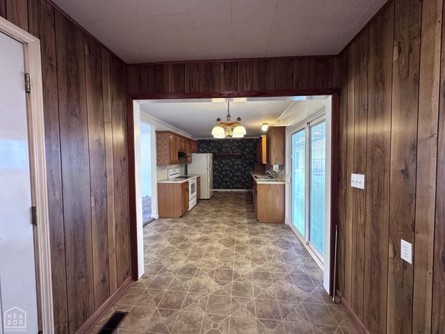 865 N 2nd Avenue, Piggott, AR 72454