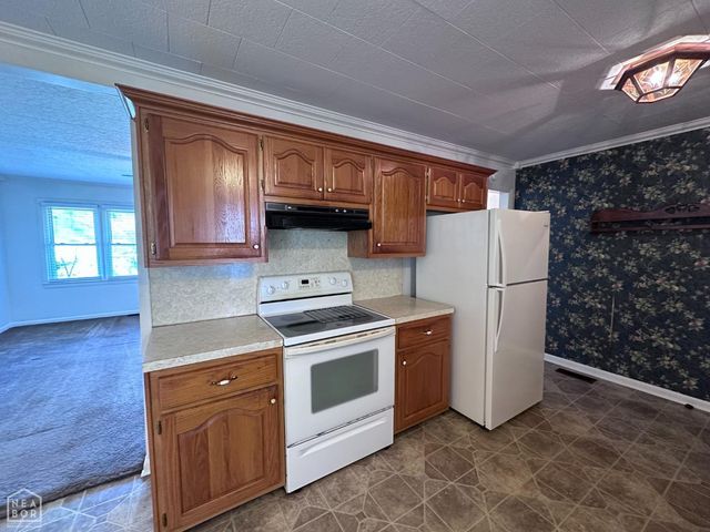 865 N 2nd Avenue, Piggott, AR 72454