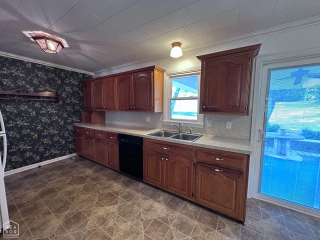 865 N 2nd Avenue, Piggott, AR 72454