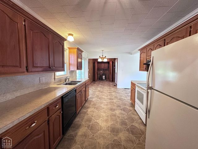 865 N 2nd Avenue, Piggott, AR 72454