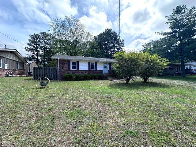 865 N 2nd Avenue, Piggott, AR 72454