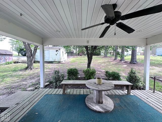 865 N 2nd Avenue, Piggott, AR 72454