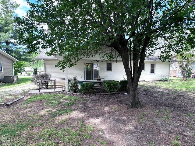 865 N 2nd Avenue, Piggott, AR 72454