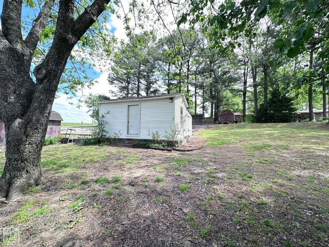 865 N 2nd Avenue, Piggott, AR 72454