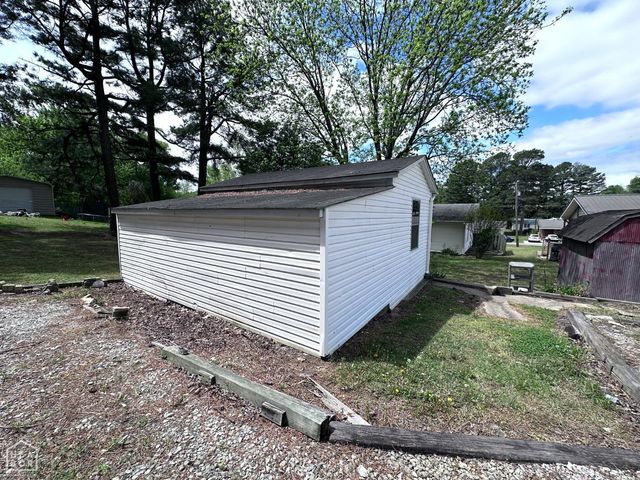 865 N 2nd Avenue, Piggott, AR 72454