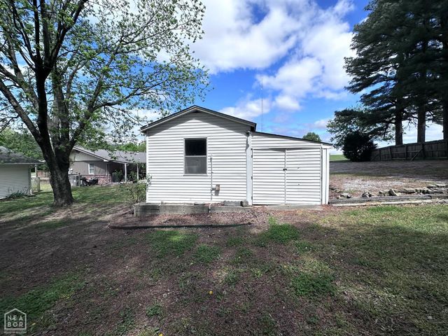 865 N 2nd Avenue, Piggott, AR 72454