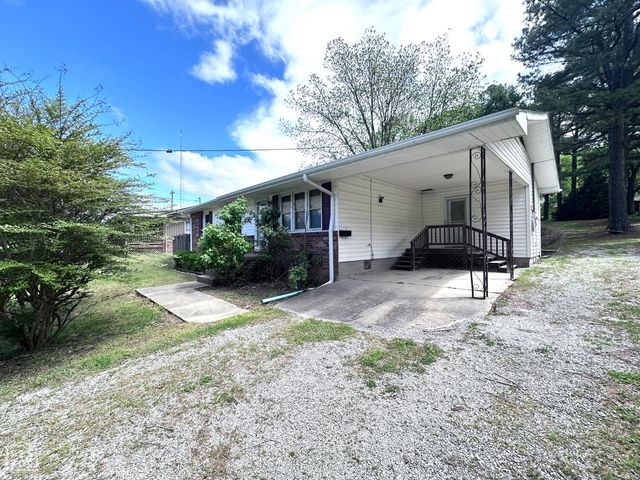 865 N 2nd Avenue, Piggott, AR 72454