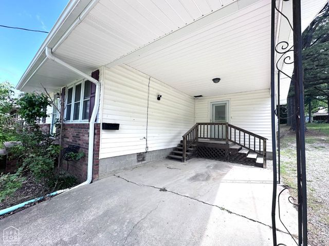 865 N 2nd Avenue, Piggott, AR 72454