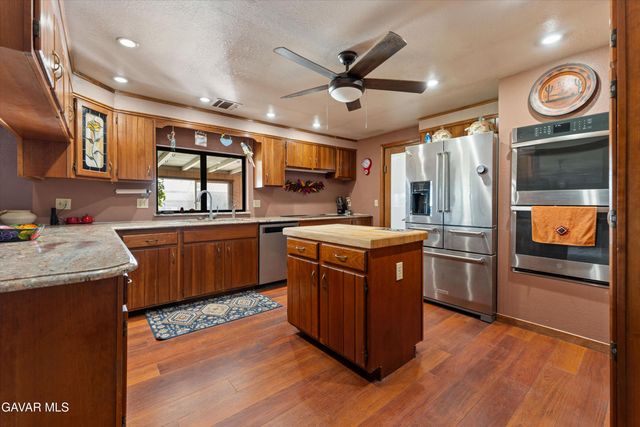 8212 E Avenue H, Lancaster, CA 93535