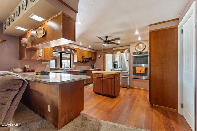 8212 E Avenue H, Lancaster, CA 93535