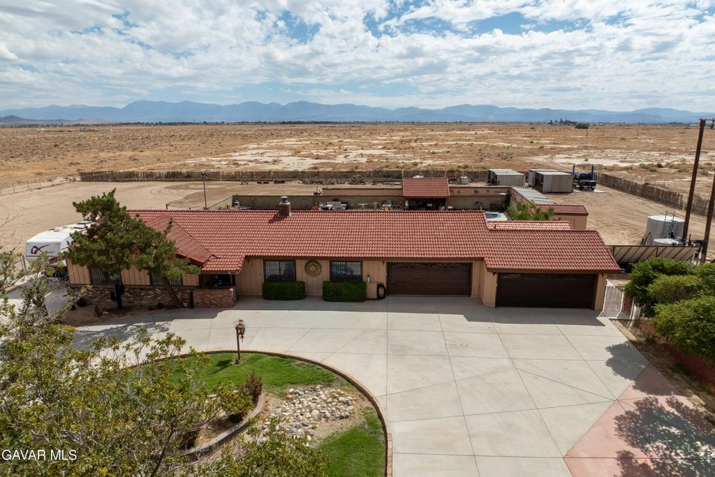 8212 E Avenue H, Lancaster, CA 93535