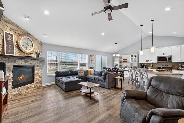 8495 Ridgeway COURT, Pleasant Prairie, WI 53158