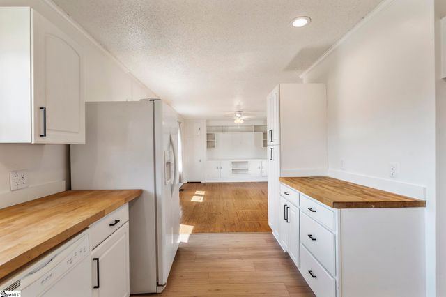 2305 W North Avenue, Anderson, SC 29625