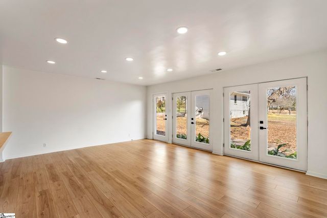 2305 W North Avenue, Anderson, SC 29625