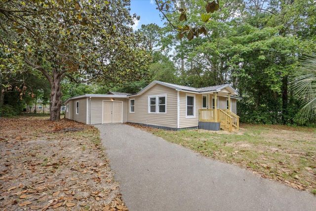 714 E Williams Avenue, Crestview, FL 32539