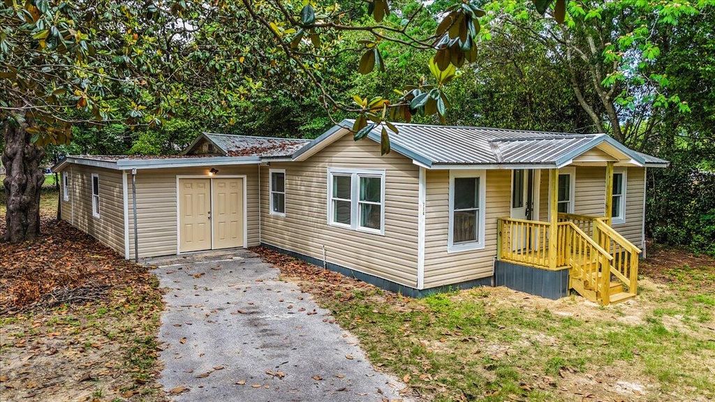 714 E Williams Avenue, Crestview, FL 32539