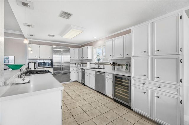 1085 Redfish Street, Bayou Vista, TX 77563