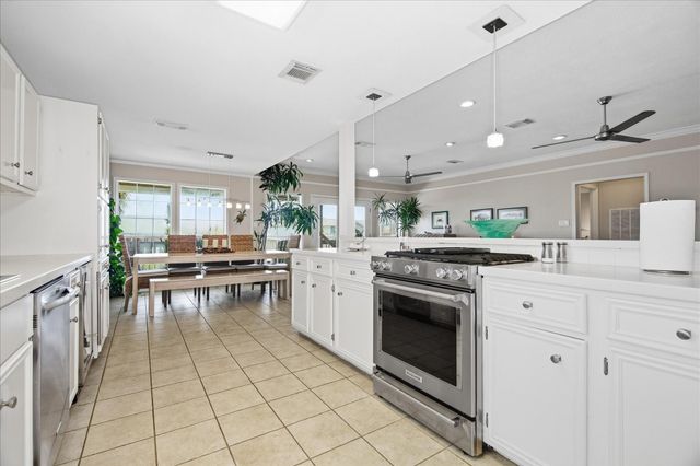 1085 Redfish Street, Bayou Vista, TX 77563