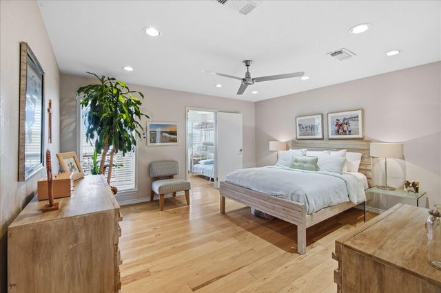 1085 Redfish Street, Bayou Vista, TX 77563