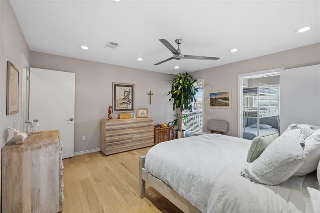 1085 Redfish Street, Bayou Vista, TX 77563