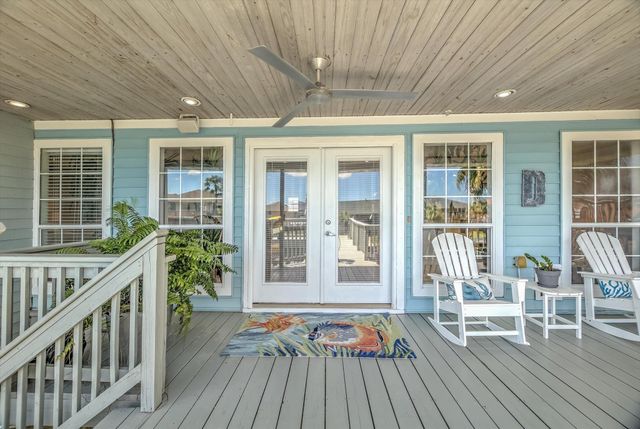 1085 Redfish Street, Bayou Vista, TX 77563