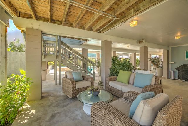 1085 Redfish Street, Bayou Vista, TX 77563